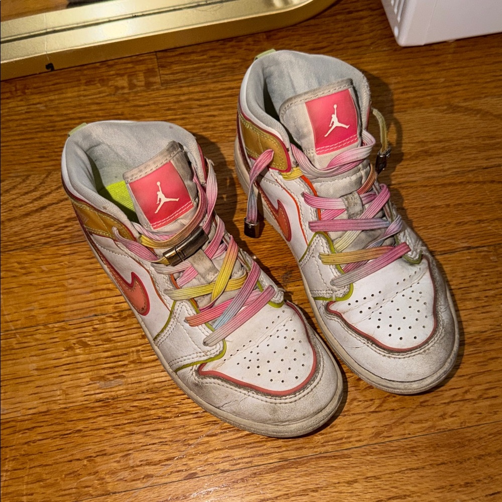 Jordan 1 Edge Glow Size 13.5 Youth
